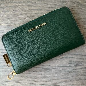 ✨NWT✨ MICHAEL Michael Kors Jet Set Travel Wallet